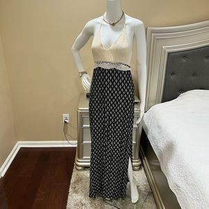 Flowy dress with side slit and crochet op top